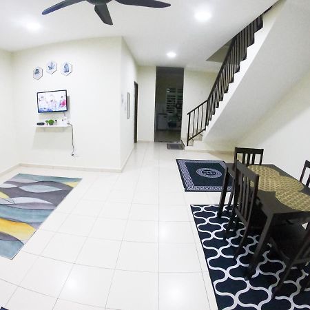 Ayna Homestay 5 Minutes To Marang Jetty Exterior foto